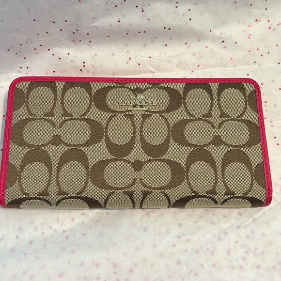 Coach Handbags - New Coach Accordion Zip Wallet